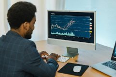 Building a Top-Tier Trading Platform: The Path to Integrating High-Frequency and Quantitative Trading